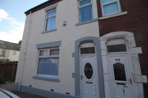 Henthorne Choice - Newly Refurbished - Large Property - Close to Town Centre, Blackpool